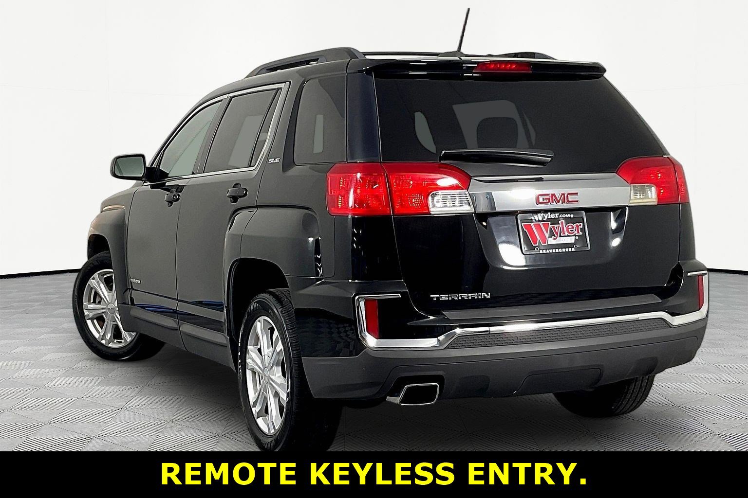 Used 2017 GMC Terrain SLE w/ Convenience Package FWD image 4