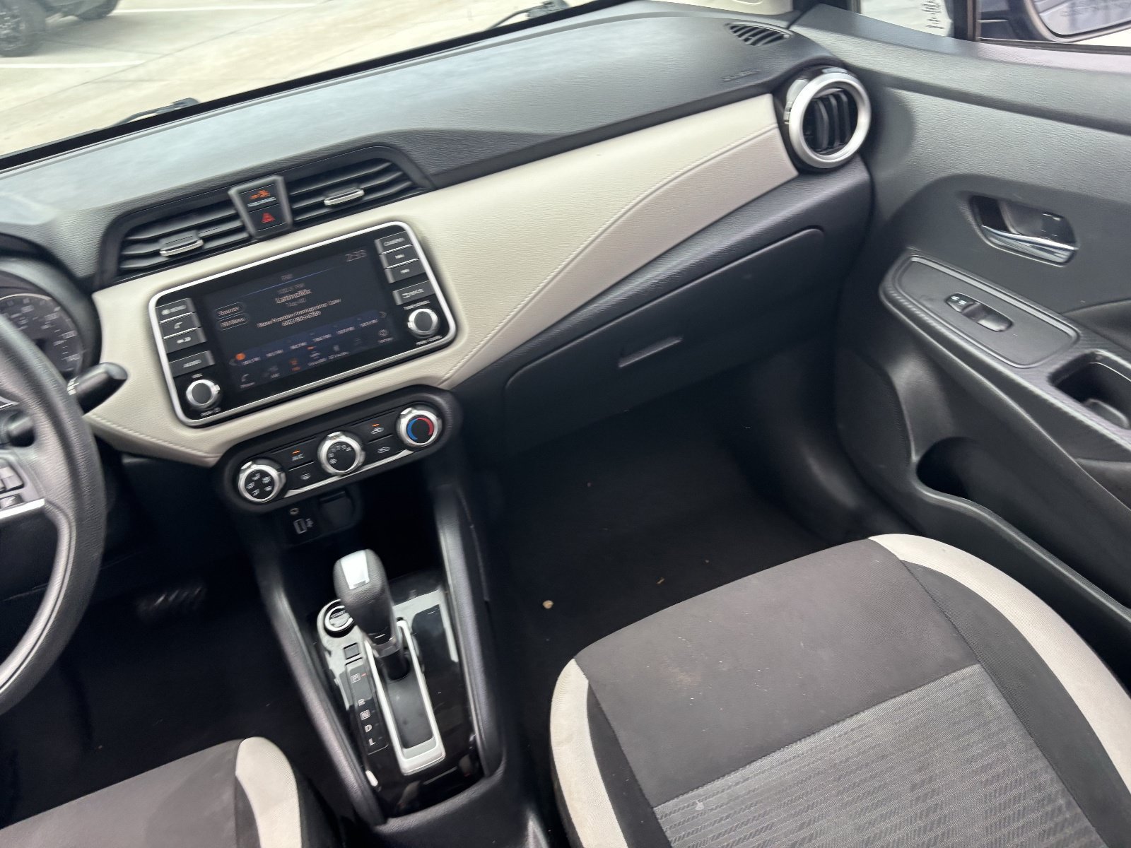 Used 2021 Nissan Versa SV FWD image 17