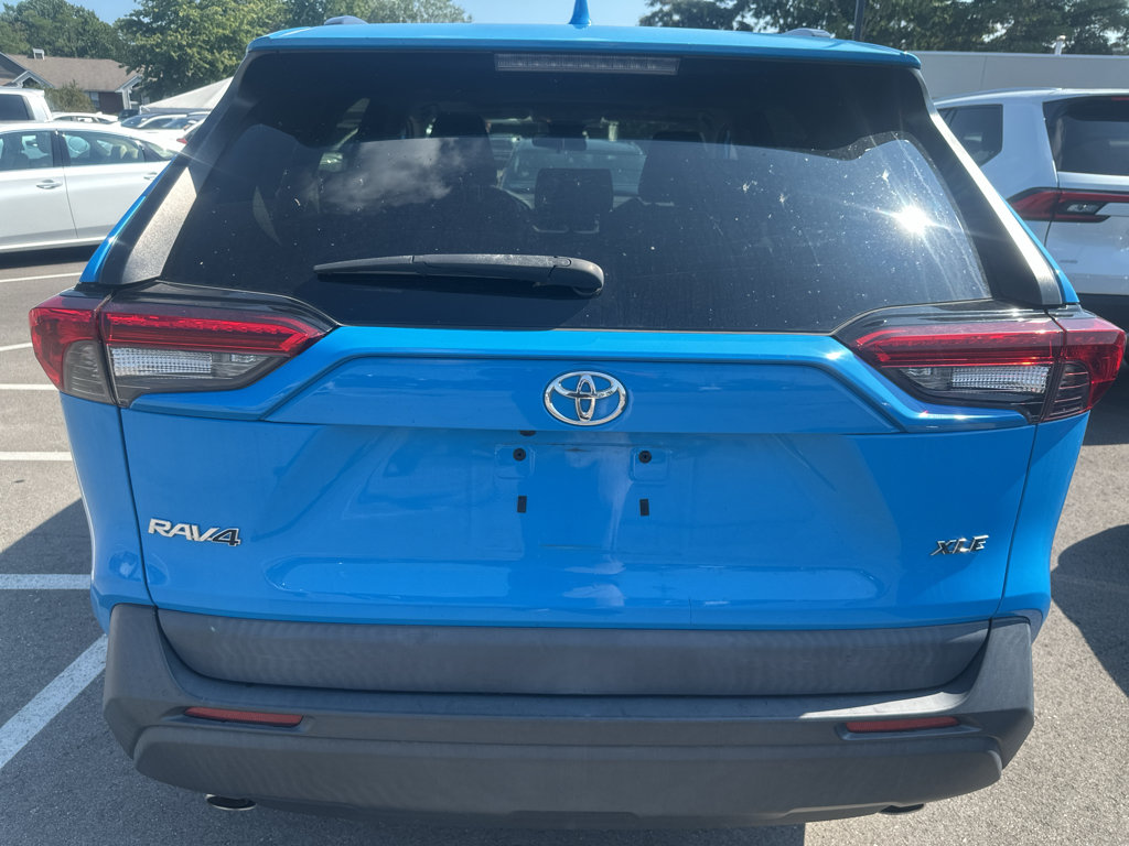 Used 2020 Toyota RAV4 XLE w/ Convenience Package FWD image 4