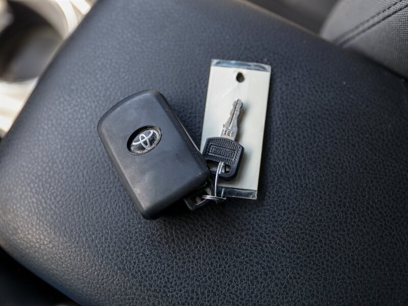Used 2017 Toyota Tacoma TRD Off-Road RWD image 33