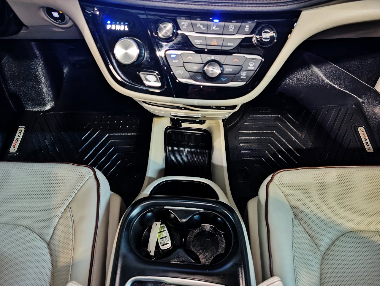 Used 2017 Chrysler Pacifica Limited image 49