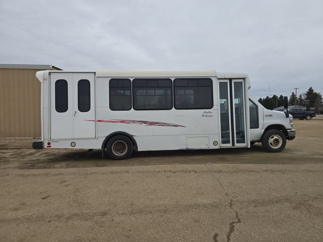 Used 2013 Ford E-450 and Econoline 450 Super Duty w/ Shuttle Bus Prep Pkg RWD image 15