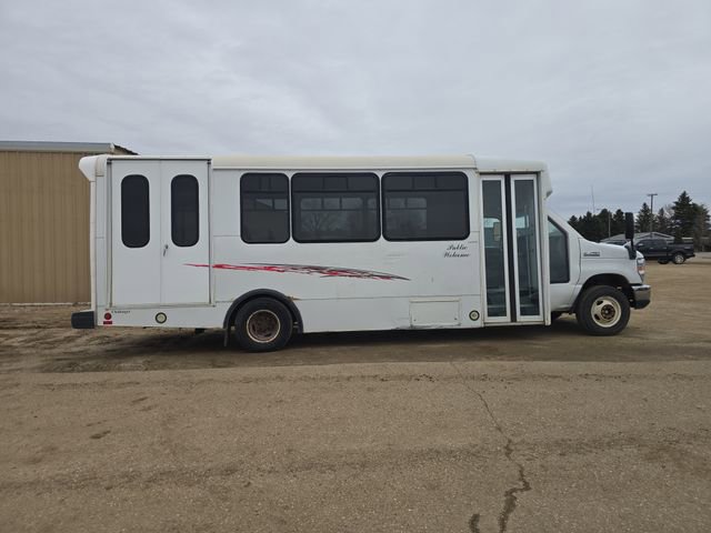 Used 2013 Ford E-450 and Econoline 450 Super Duty w/ Shuttle Bus Prep Pkg RWD image 15