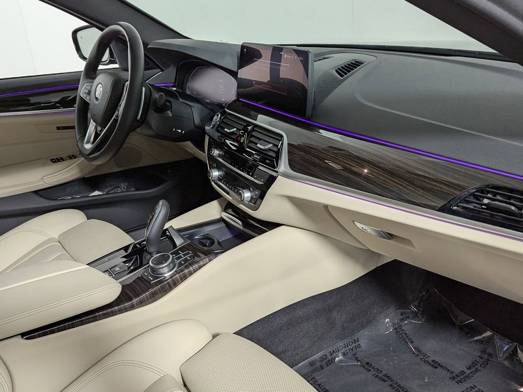 Certified 2022 BMW 530i xDrive w/ Convenience Package image 28