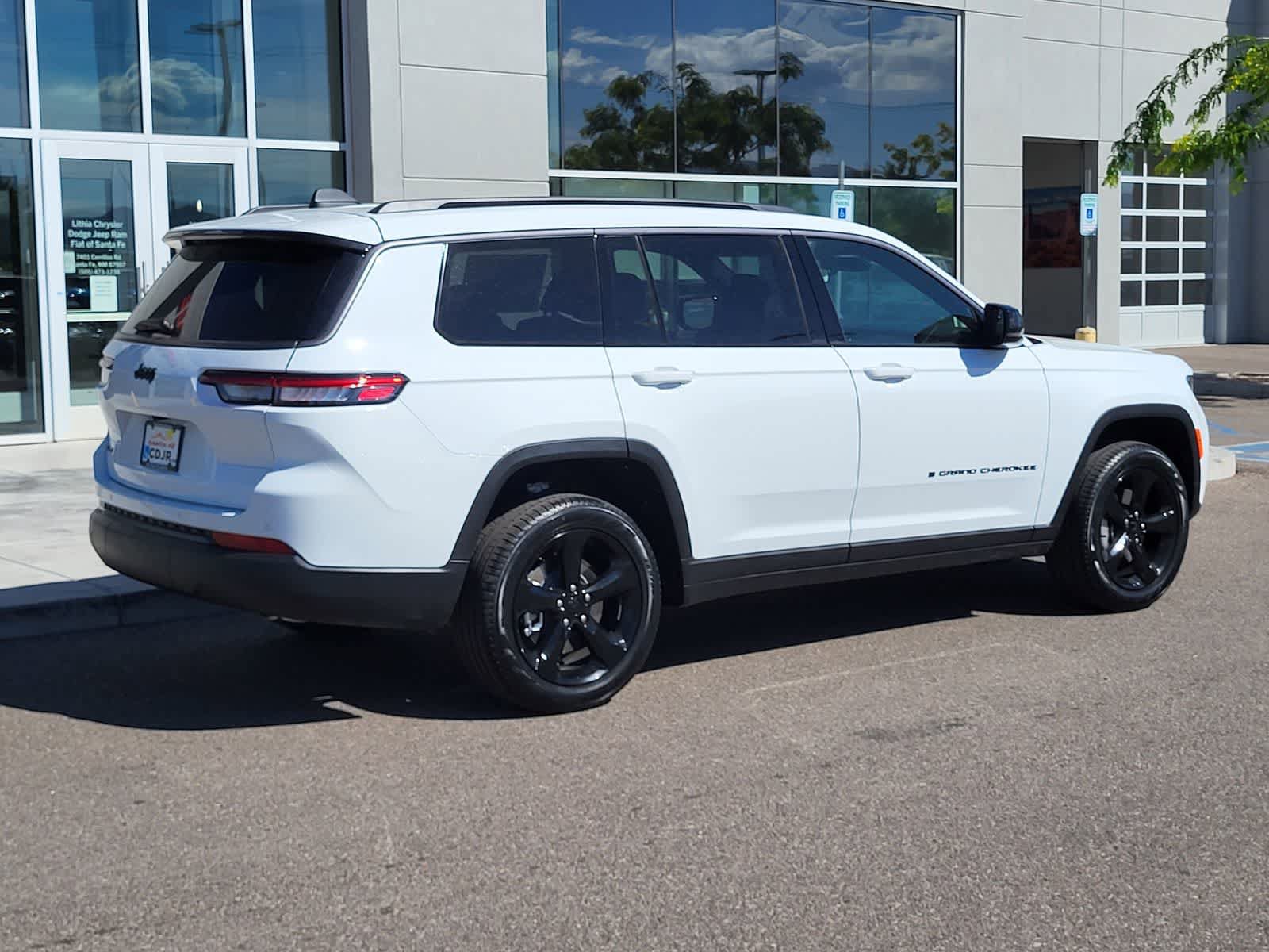 New 2026 Jeep Grand Cherokee L Limited AWD/4WD image 4
