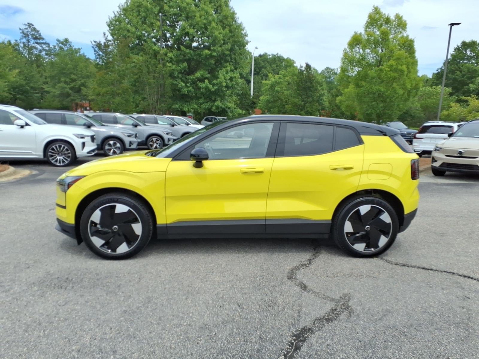 Used 2025 Volvo EX30 Plus w/ Climate Package AWD/4WD image 7