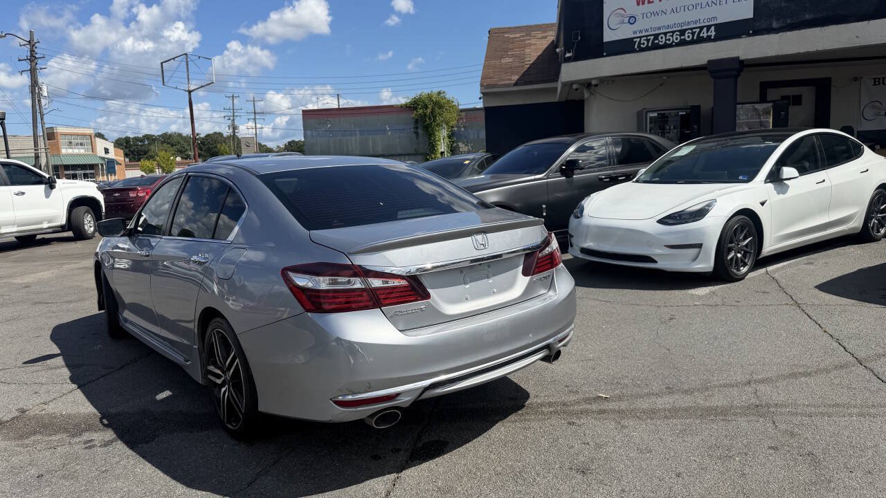 Used 2017 Honda Accord Sport image 12