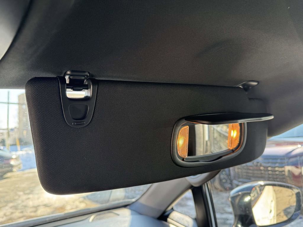Used 2024 Chrysler Pacifica Limited FWD image 29