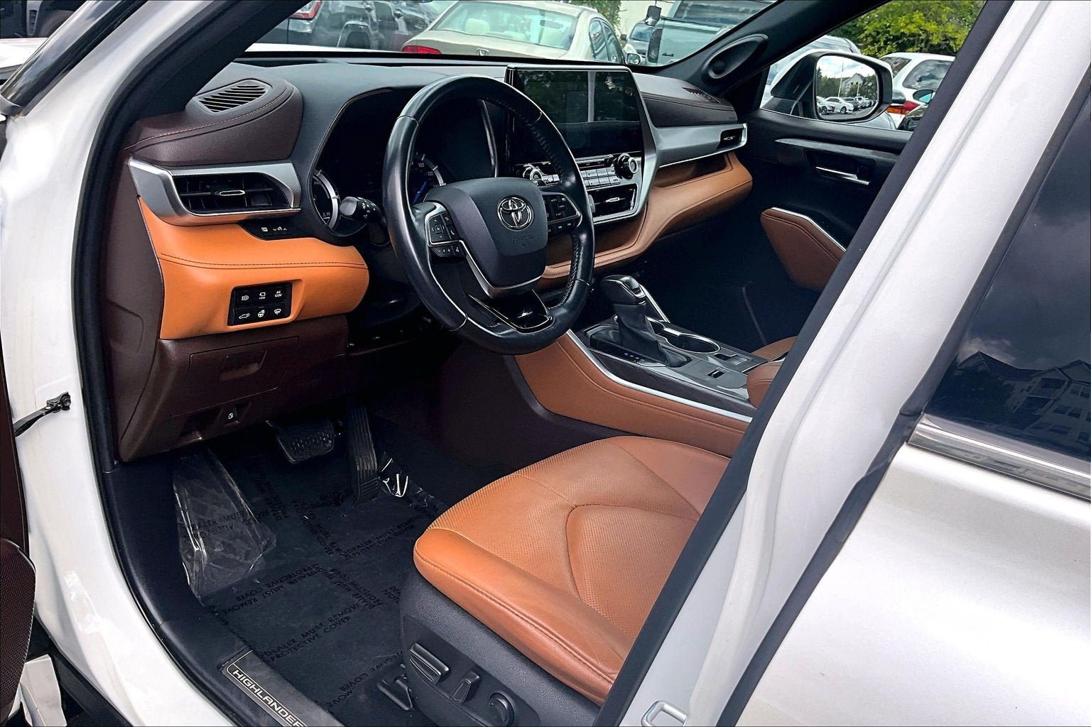 Used 2021 Toyota Highlander Platinum AWD/4WD image 13