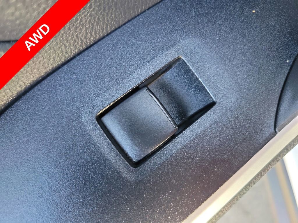 Used 2022 Toyota RAV4 LE w/ Carpet Mat Package (TMS) AWD/4WD image 18