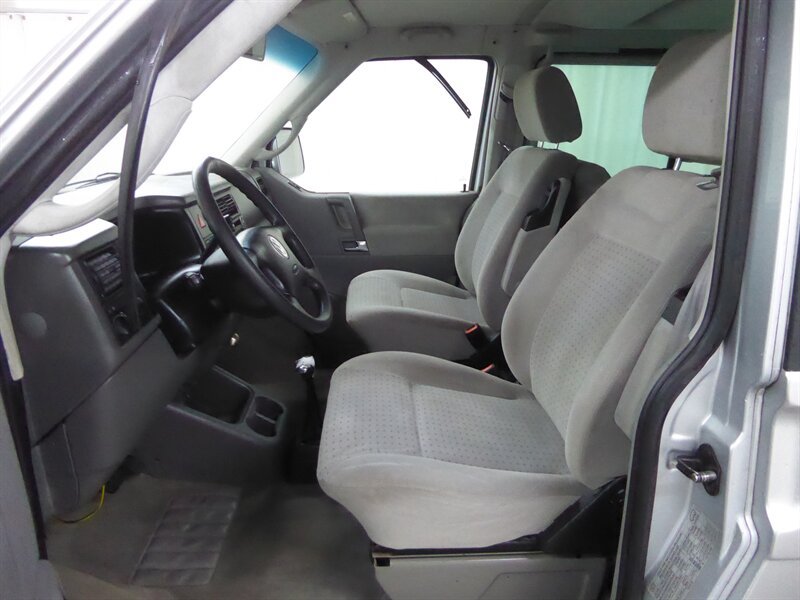Used 2002 Volkswagen Eurovan MV FWD image 15