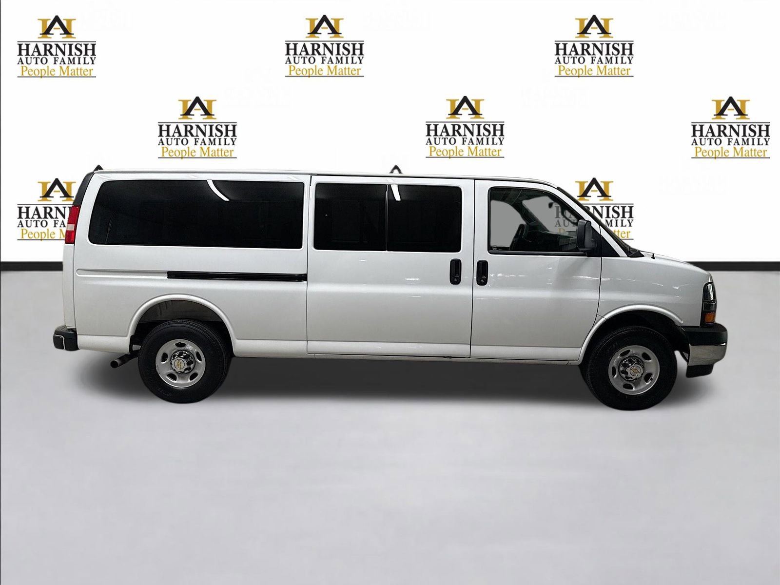 Used 2025 Chevrolet Express 3500 LT w/ LT Preferred Equipment Group RWD image 5