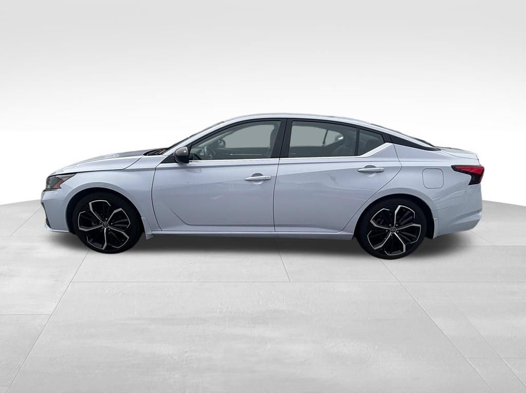 Used 2024 Nissan Altima 2.5 SR FWD image 3