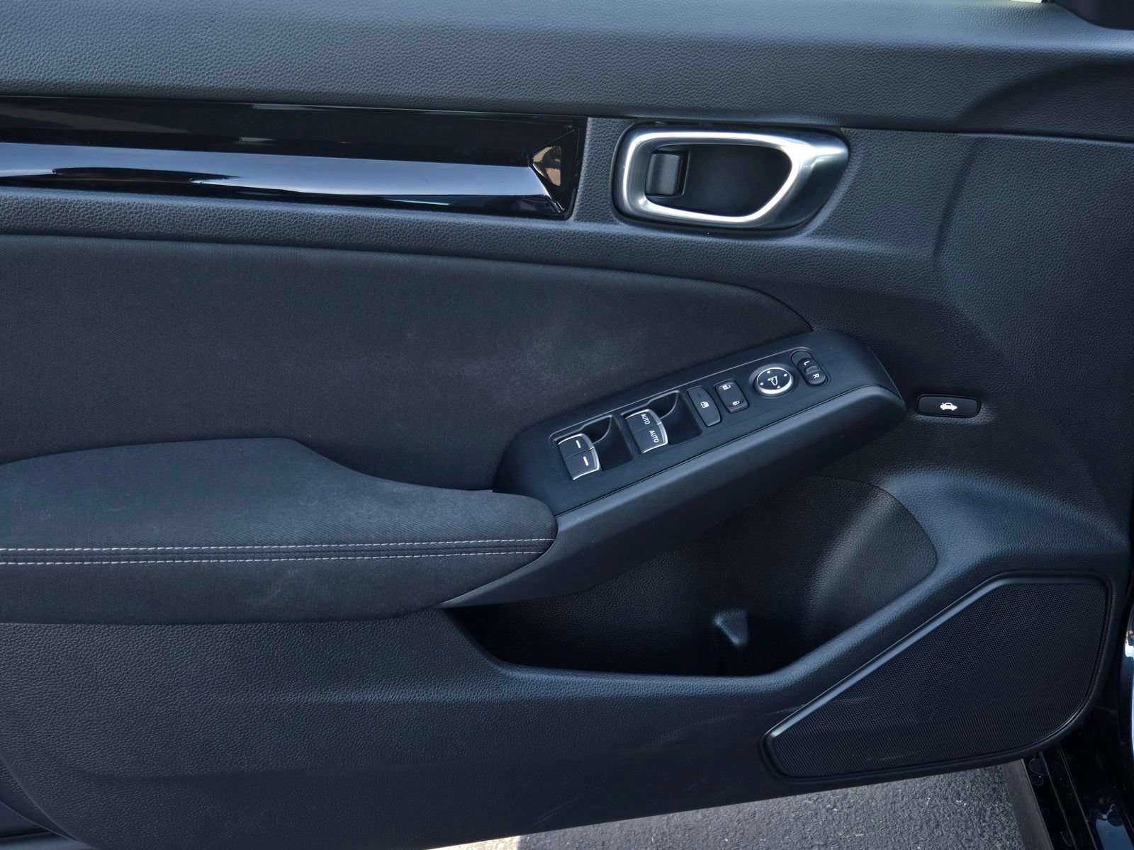 Used 2025 Honda Civic Sport image 7