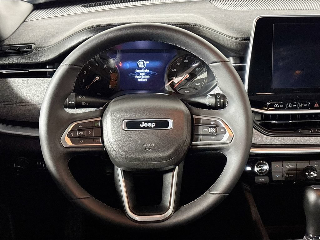 Used 2025 Jeep Compass Latitude AWD/4WD image 13