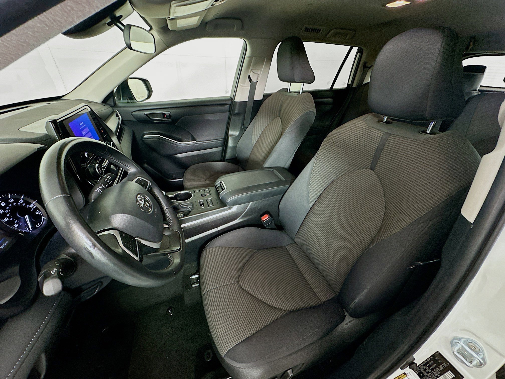 Used 2024 Toyota Highlander LE image 13