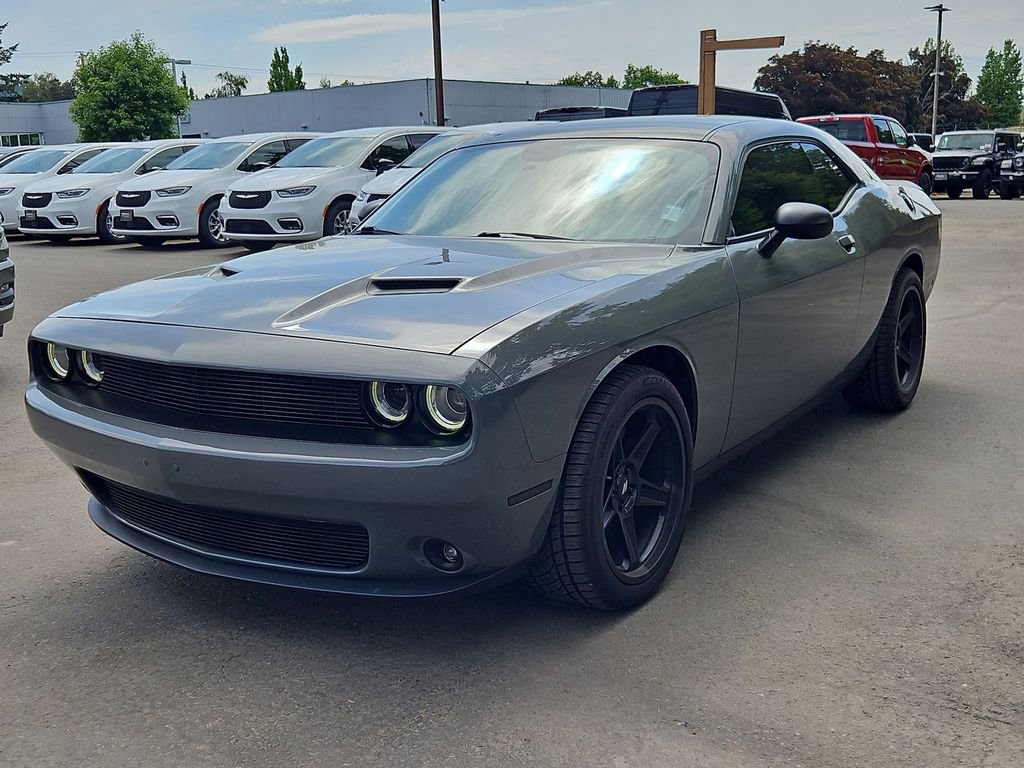 Used 2019 Dodge Challenger SXT w/ Plus Package RWD image 3