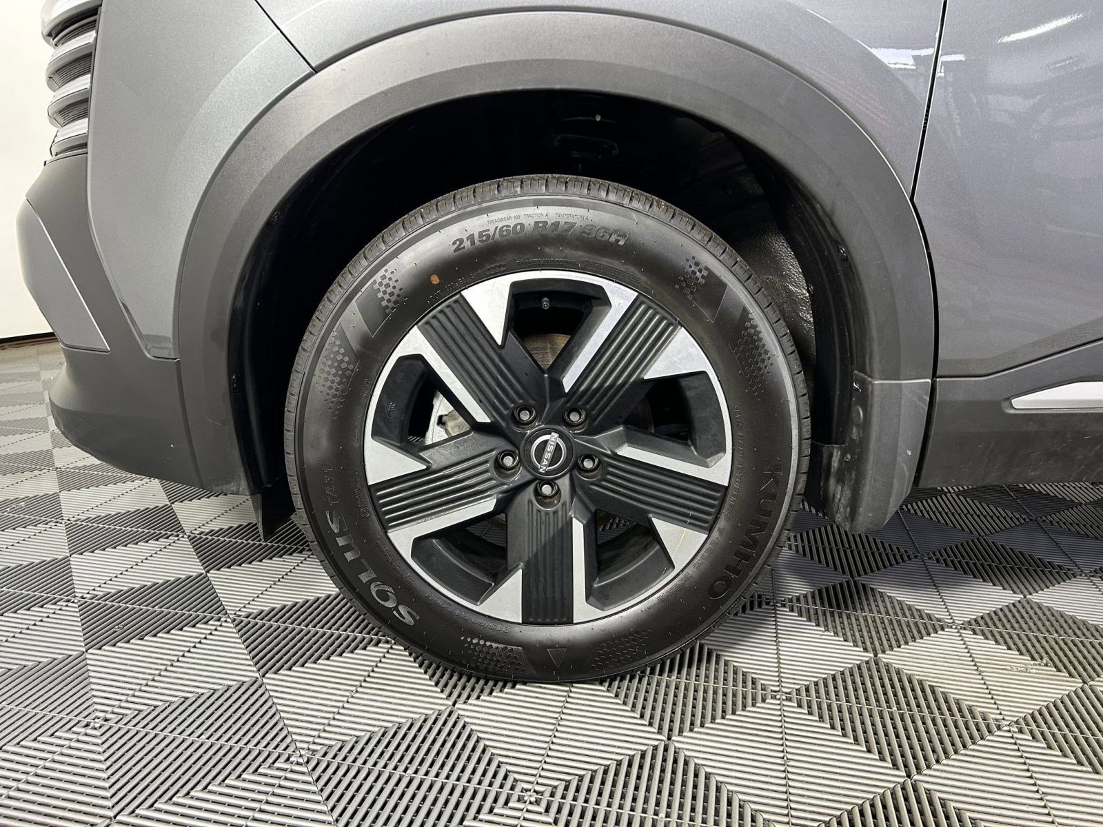 Used 2025 Nissan Kicks SV w/ Illumination Package image 29