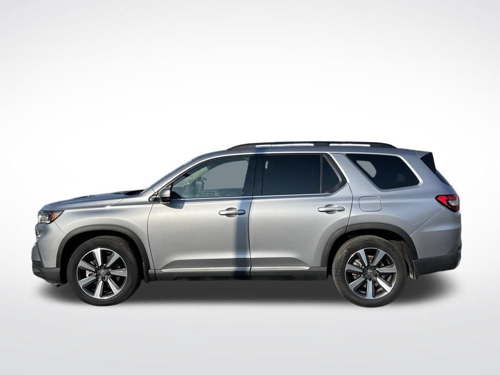 Certified 2025 Honda Pilot Touring image 2