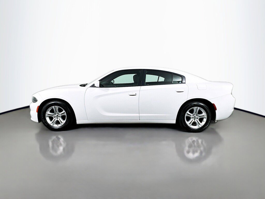 Used 2019 Dodge Charger SXT image 2