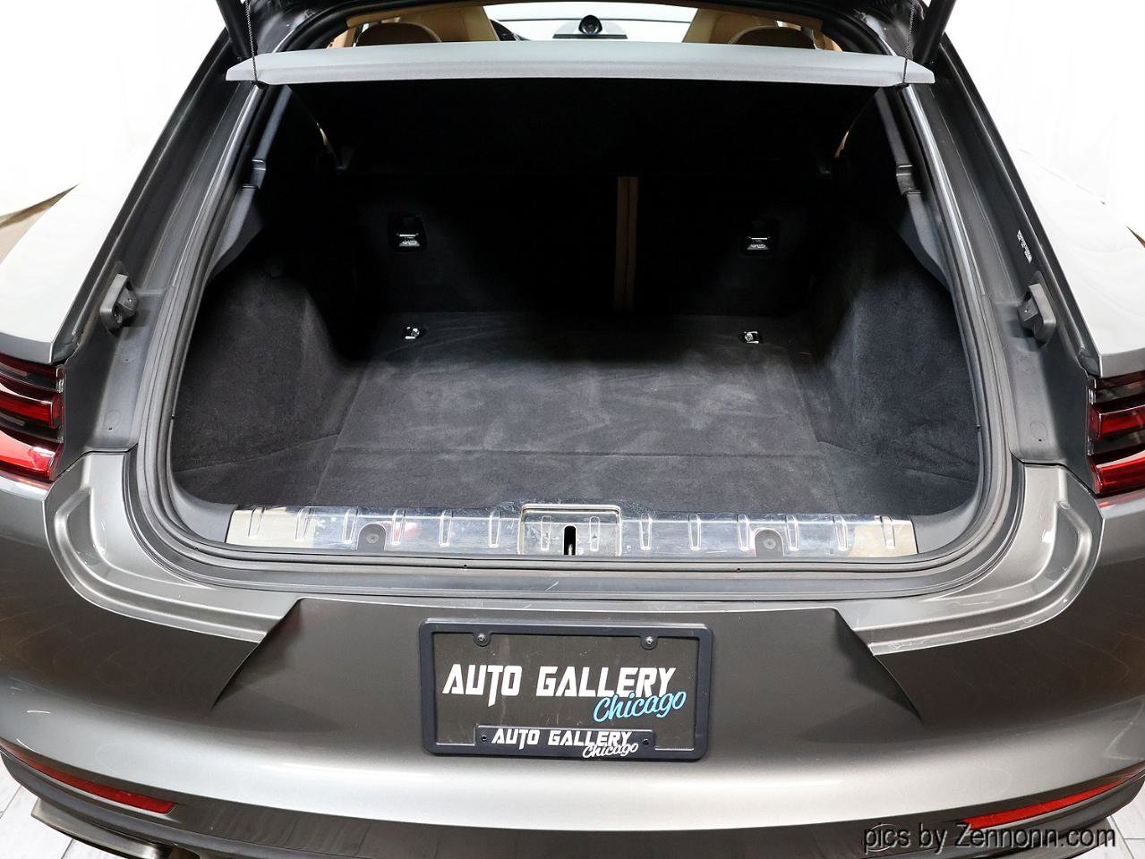 Used 2017 Porsche Panamera Sedan image 32