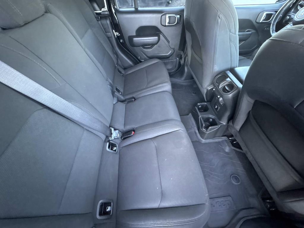 Used 2023 Jeep Gladiator Sport image 15