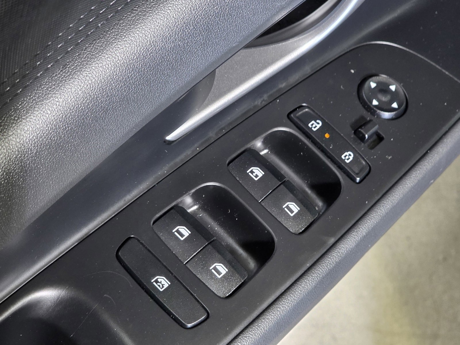 Certified 2025 Hyundai Elantra SE image 21