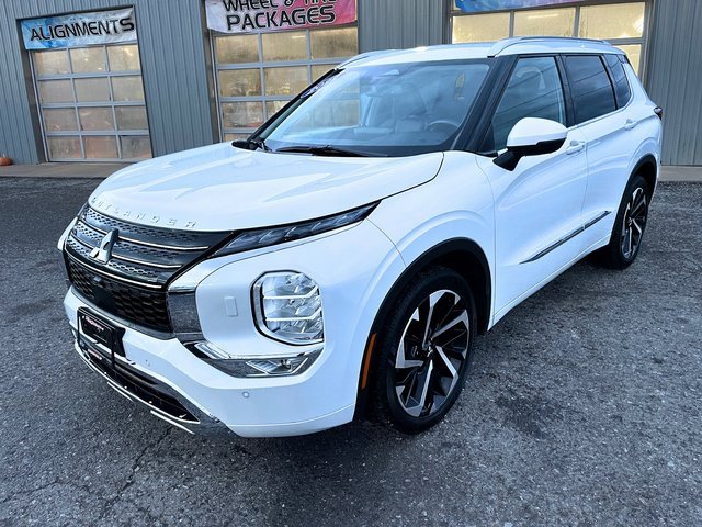 Used 2022 Mitsubishi Outlander SEL image 3