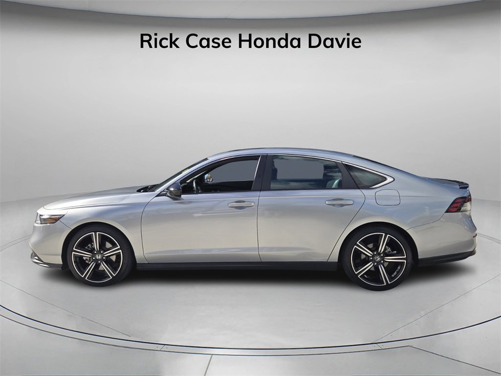 Used 2024 Honda Accord Sport image 4