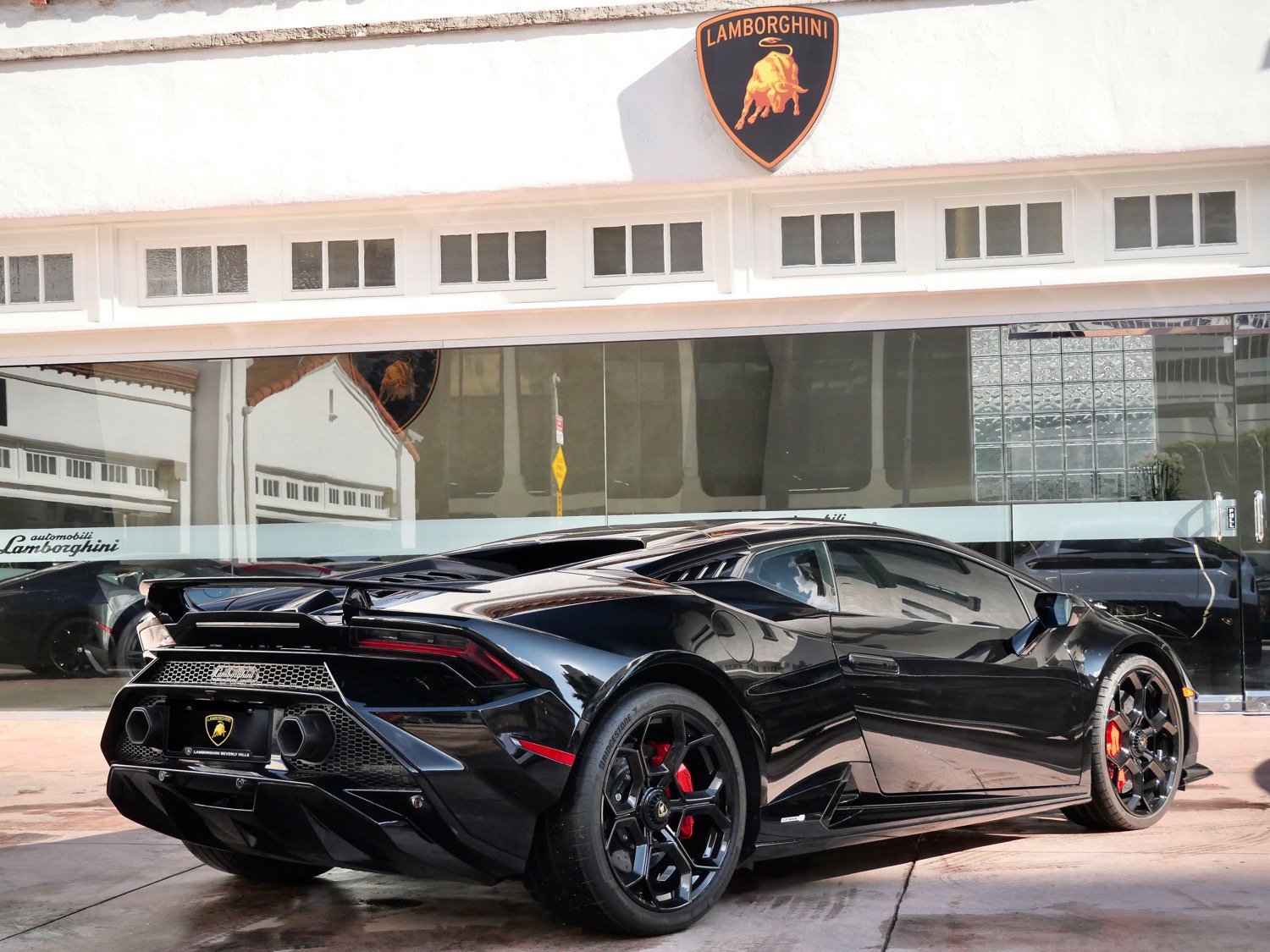 Used 2024 Lamborghini Huracan Tecnica image 3