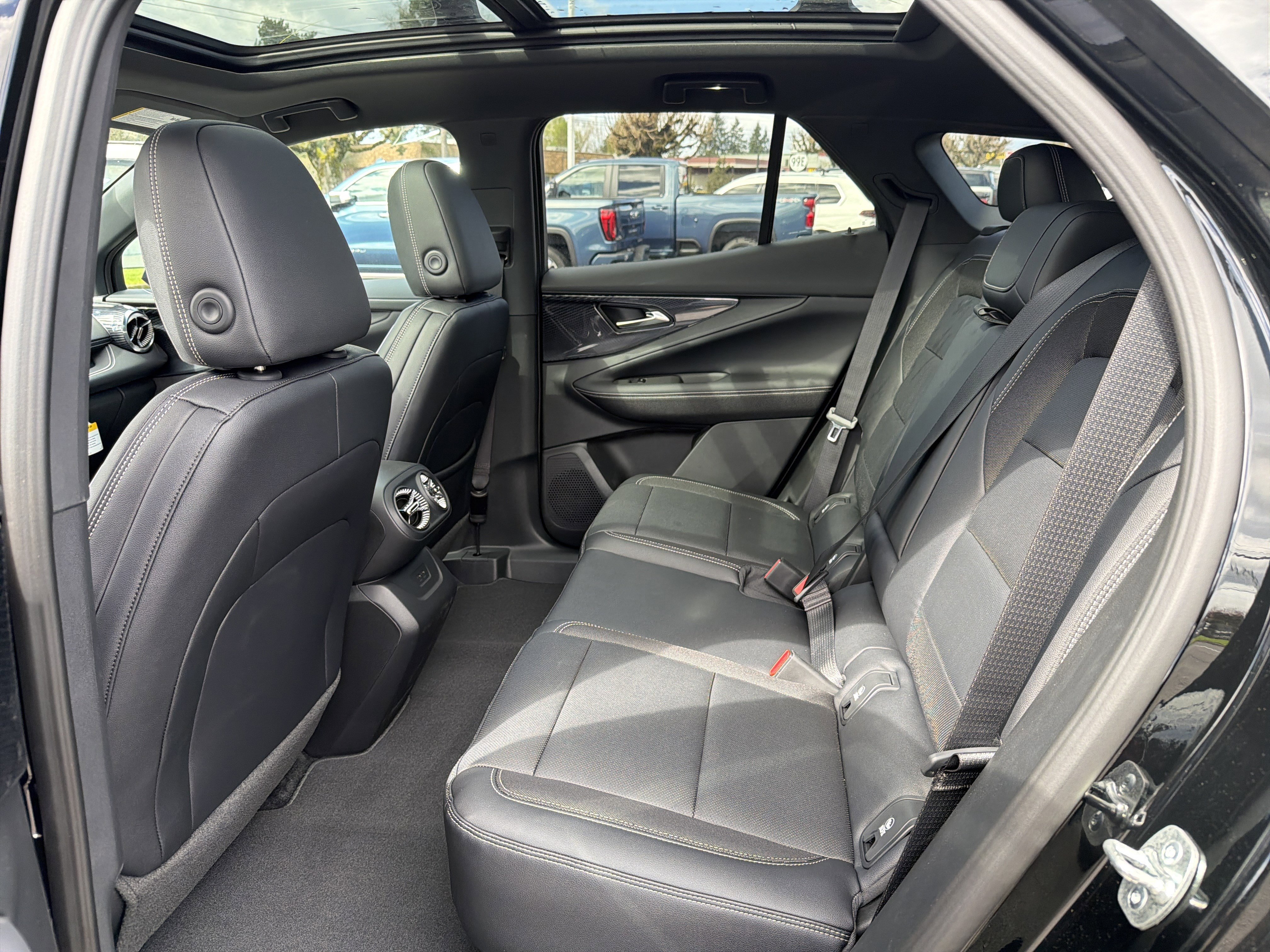 New 2026 Chevrolet Blazer EV LT w/ LPO, Blackout Package AWD/4WD image 11