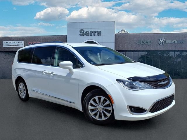 Used 2018 Chrysler Pacifica Touring-L Plus FWD image 1