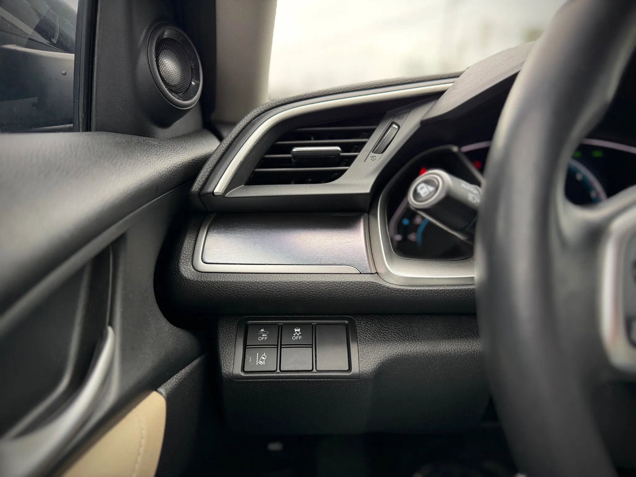 Used 2016 Honda Civic Touring image 10