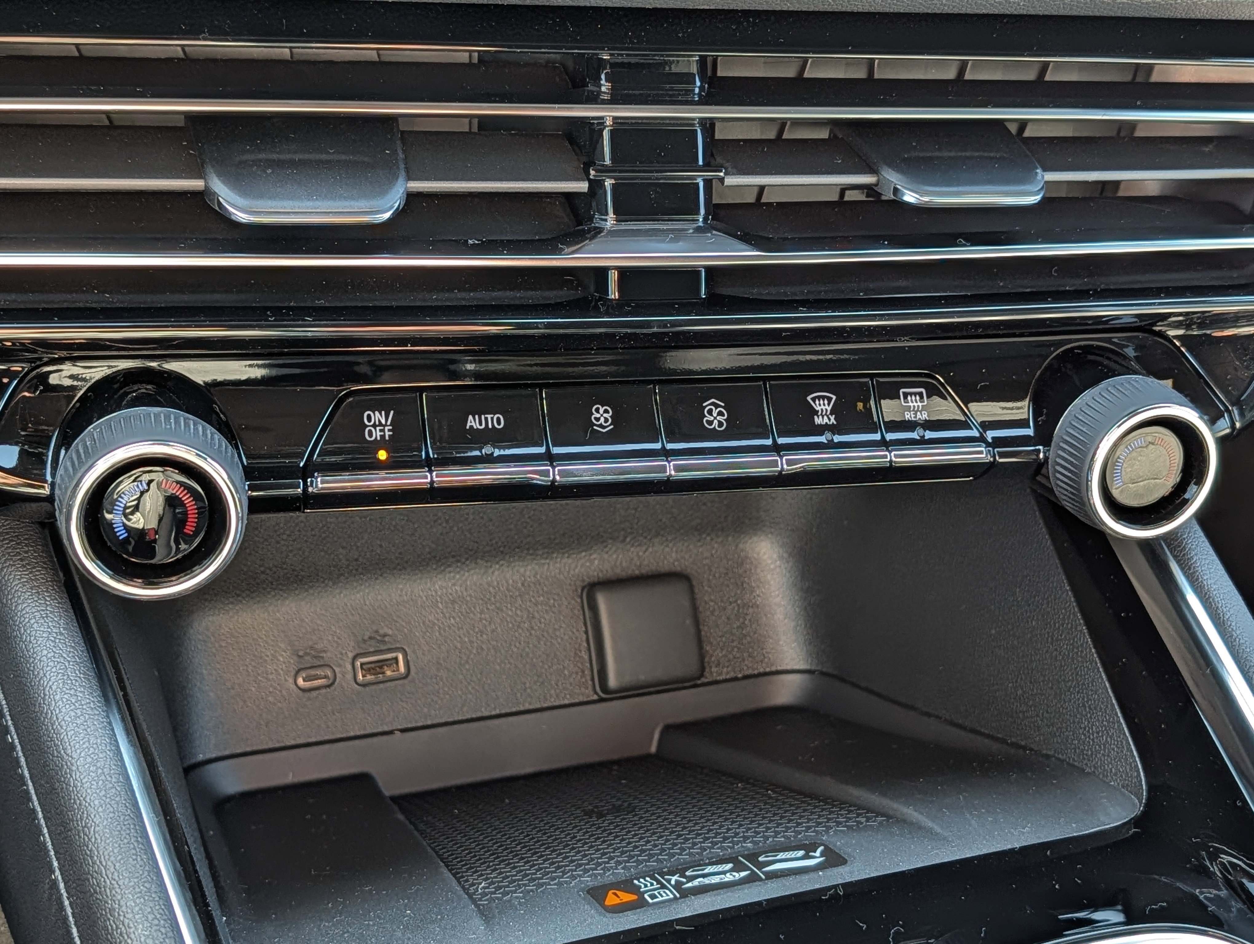 New 2026 Chevrolet Traverse LT w/ Midnight/Sport Edition AWD/4WD image 17