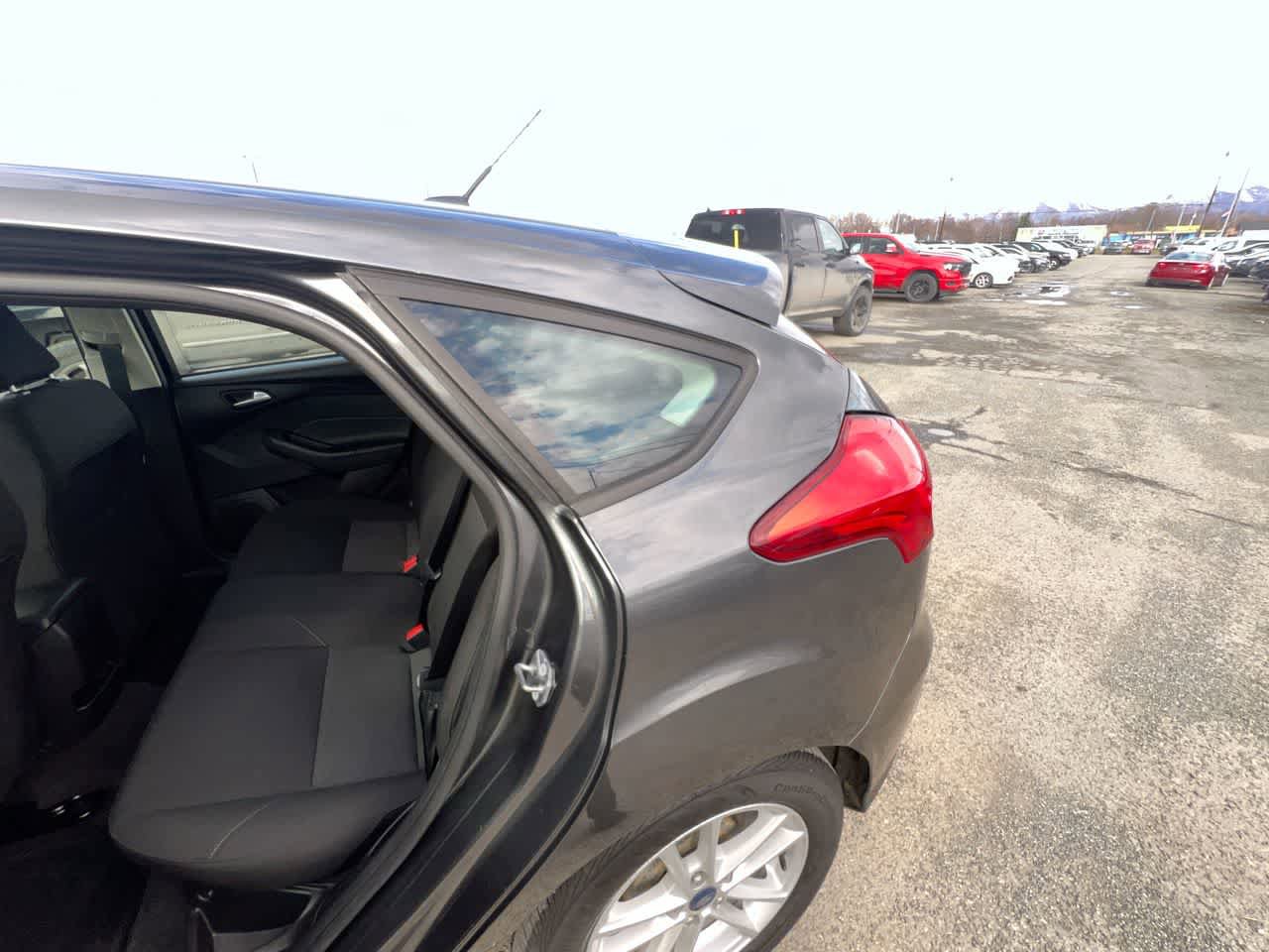 Used 2018 Ford Focus SE FWD image 24