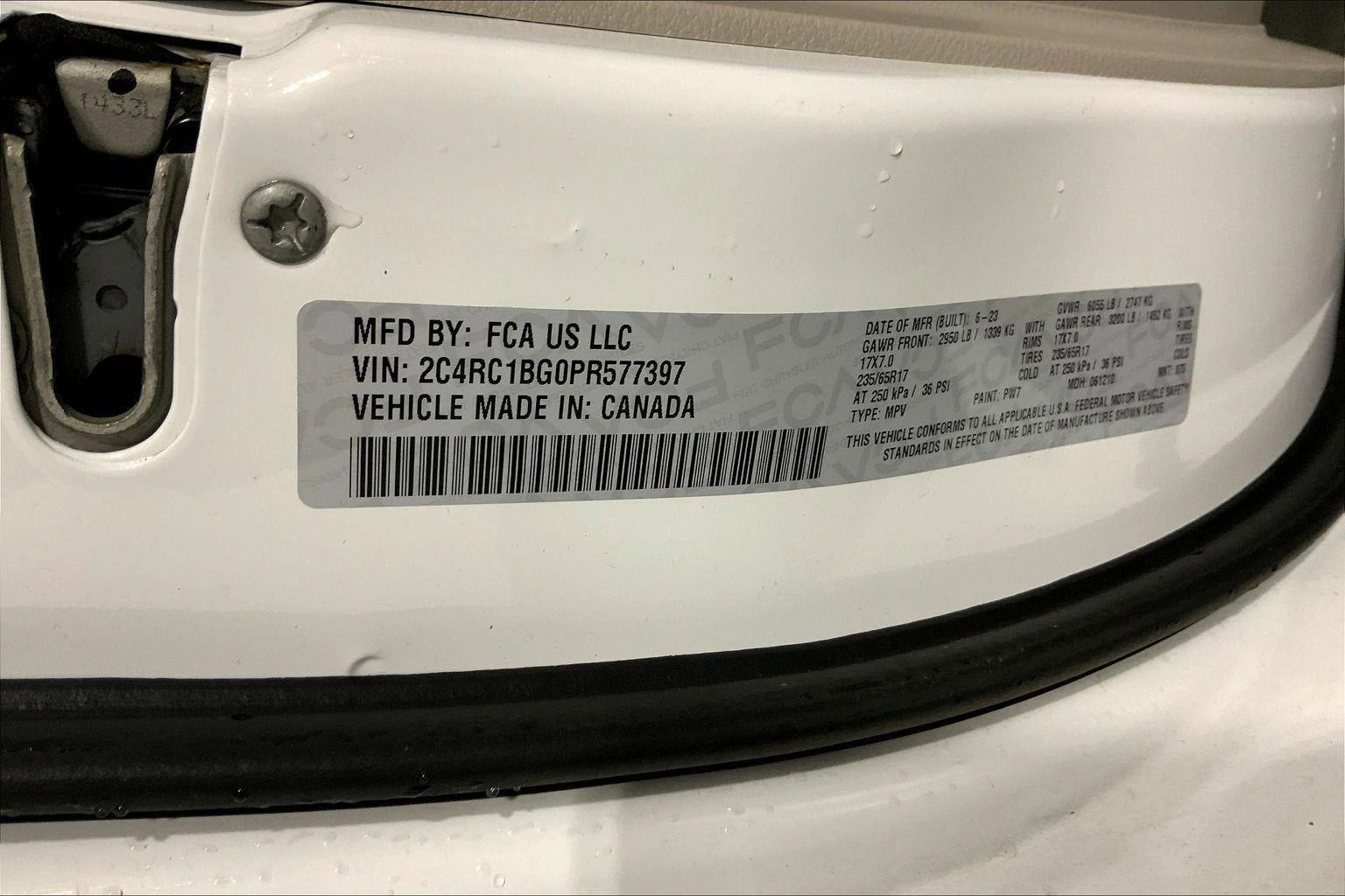 Used 2023 Chrysler Pacifica Touring-L FWD image 32