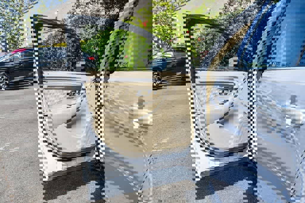 Used 2013 Ford Taurus SE image 19