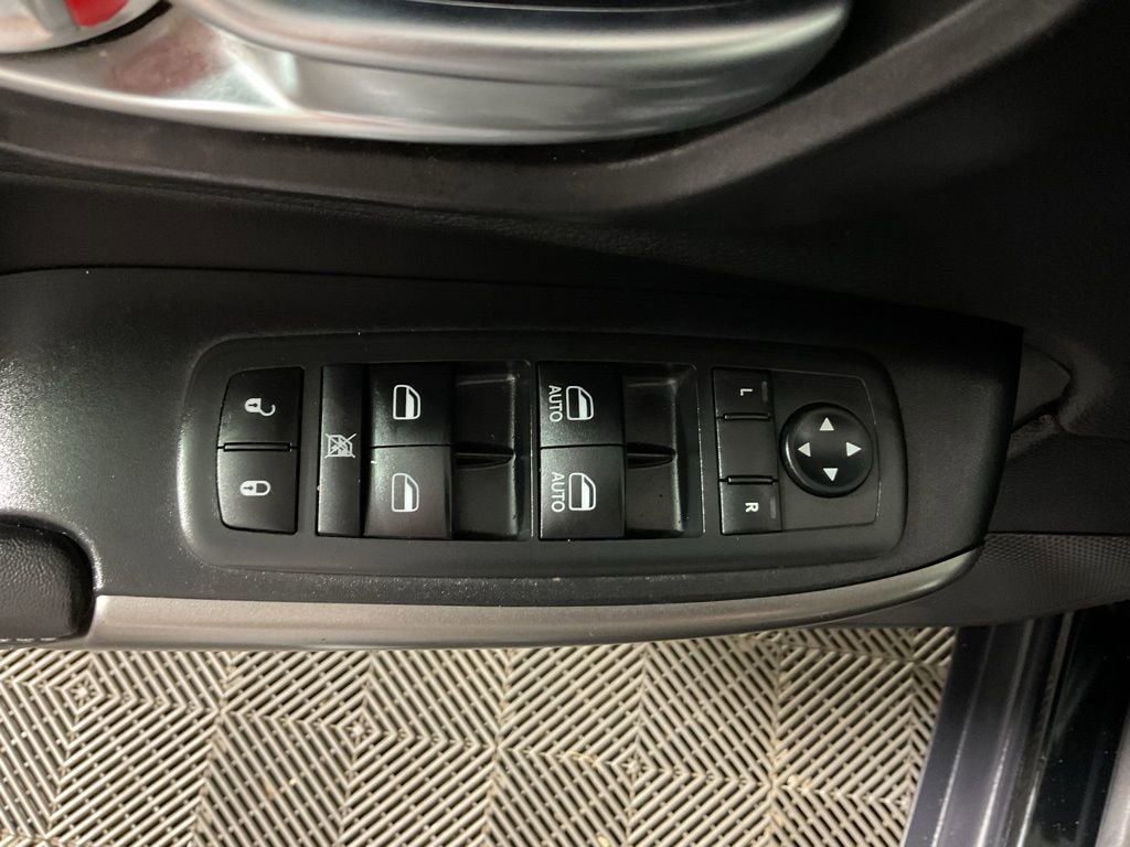 Used 2020 Jeep Cherokee Latitude Plus w/ Cold Weather Group image 17