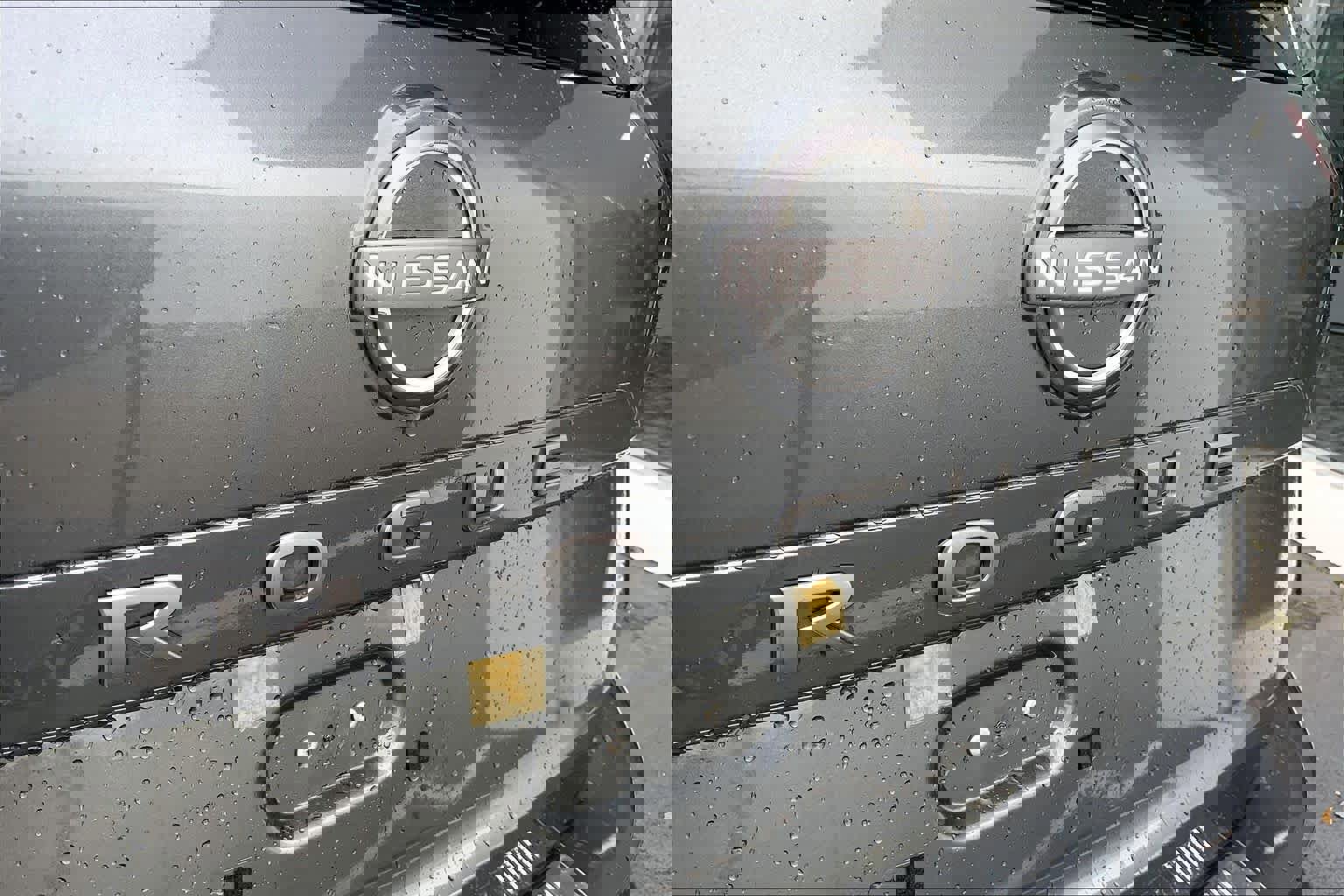 Used 2025 Nissan Rogue SV w/ SV Premium Package image 10