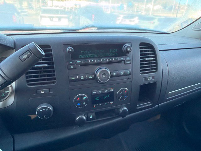 Used 2011 Chevrolet Silverado 2500 LT w/ Interior Plus Package AWD/4WD image 13