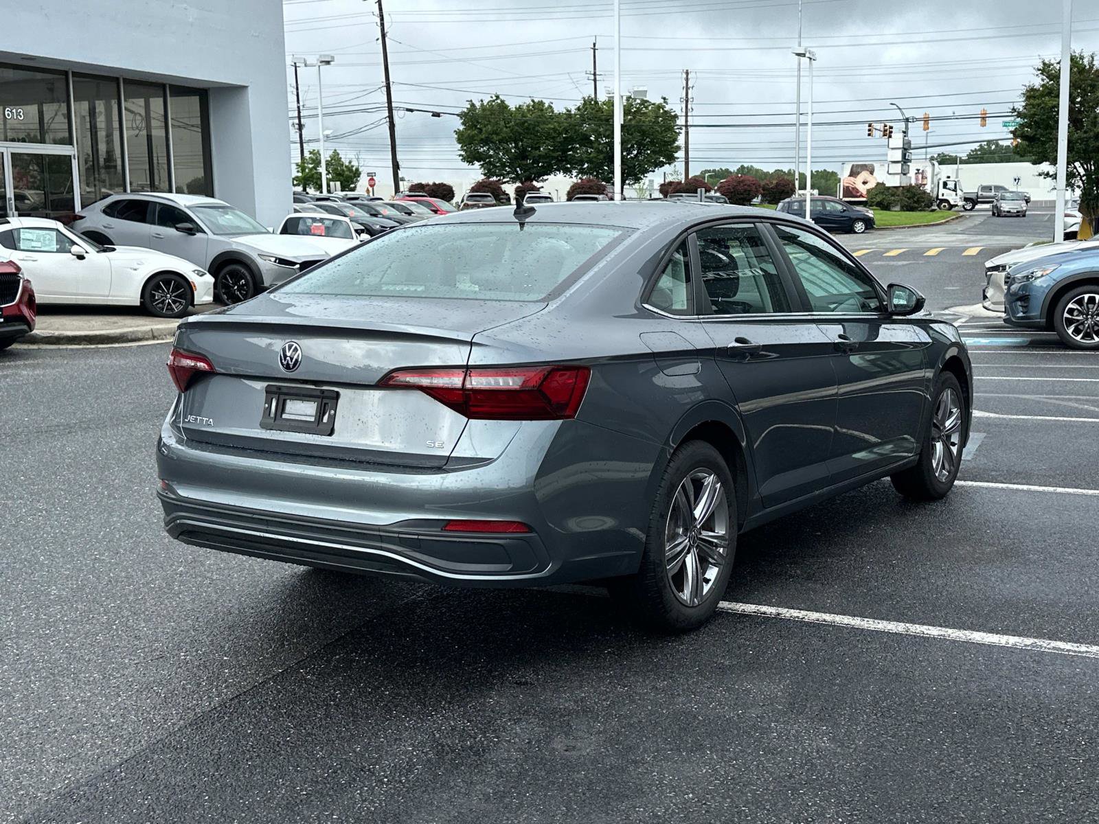 Used 2022 Volkswagen Jetta SE w/ Panoramic Sunroof Package image 4