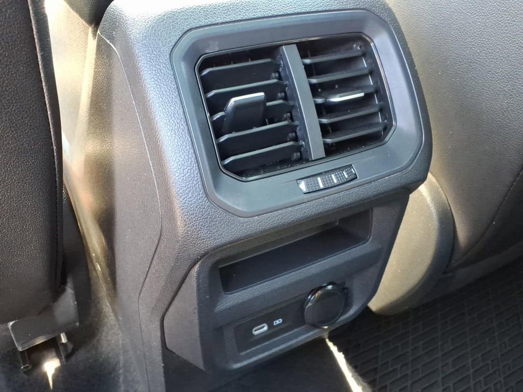 Used 2021 Volkswagen Tiguan SE R-Line image 12