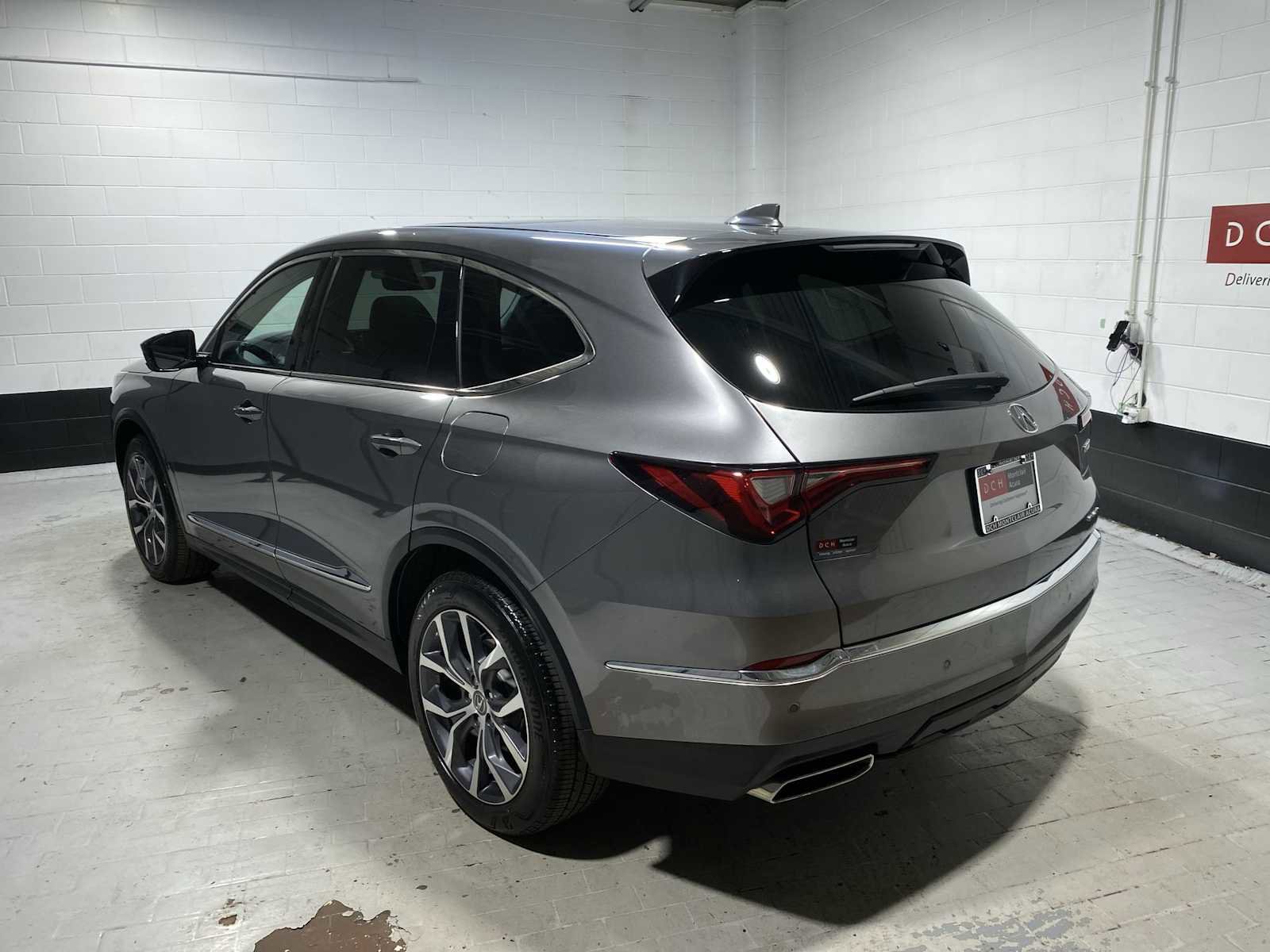 Used 2023 Acura MDX SH-AWD w/ Technology Package image 4
