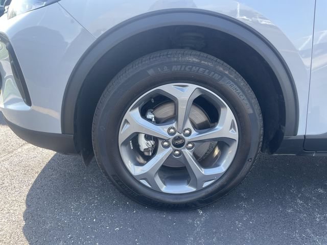 Used 2025 Ford Escape ST-Line Select AWD/4WD image 13