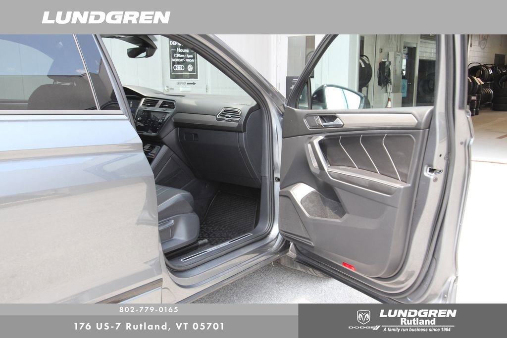 Used 2023 Volkswagen Tiguan SE R-Line image 8