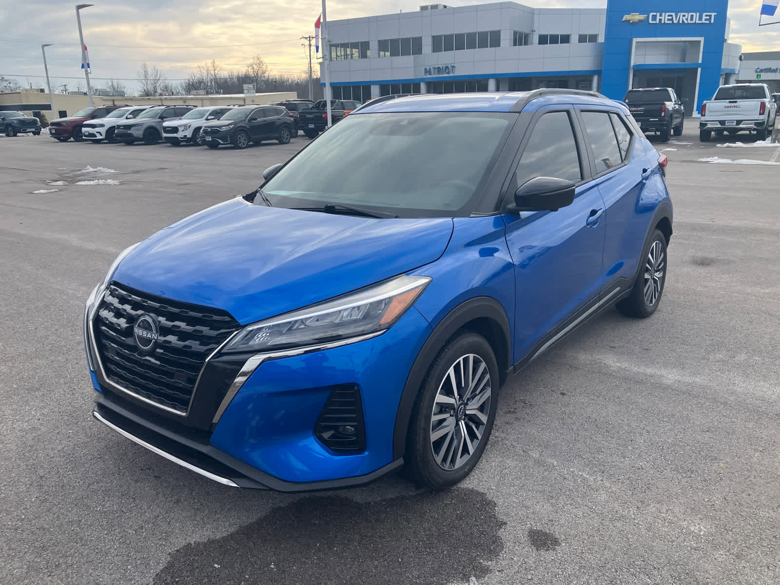 Used 2024 Nissan Kicks SR image 3