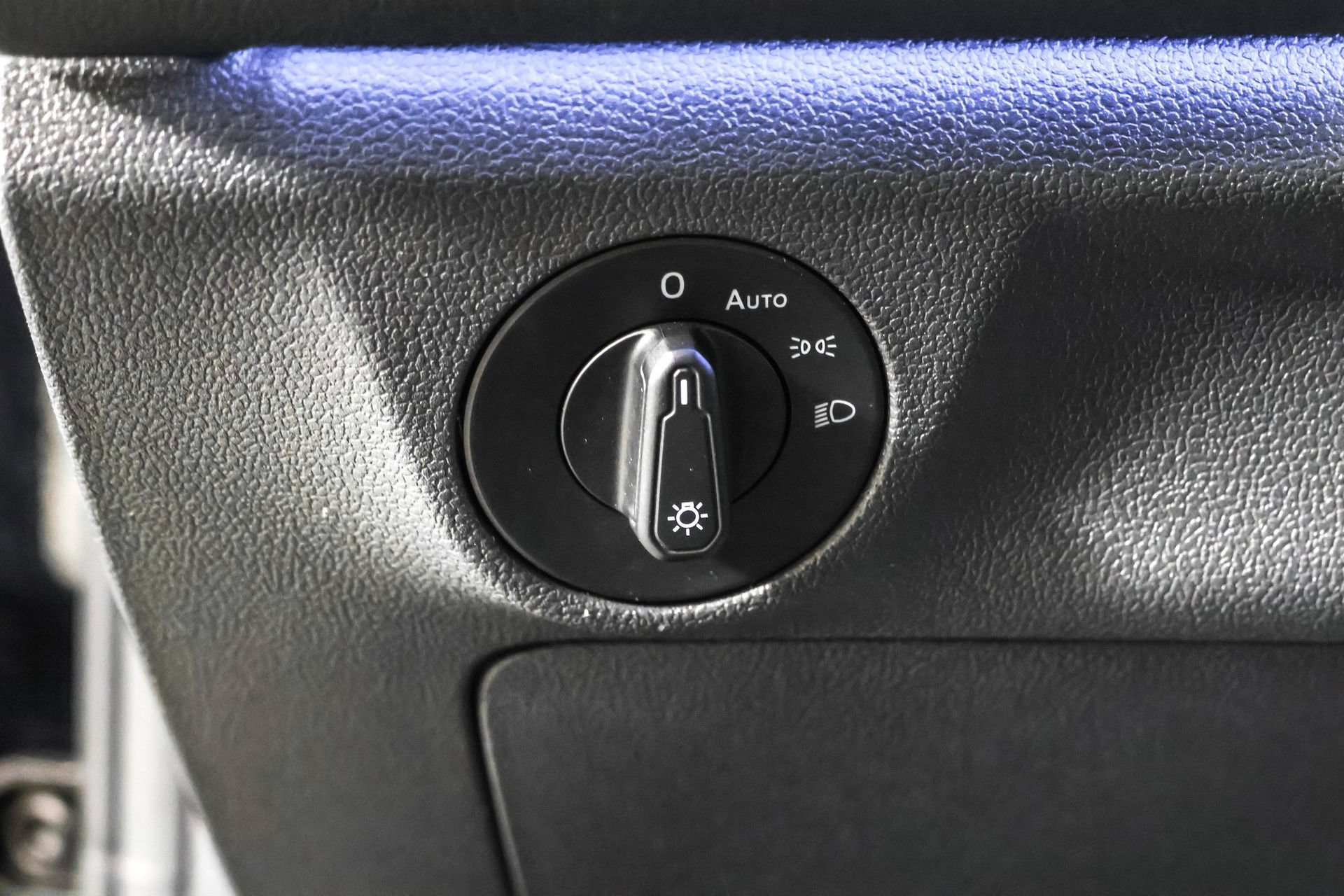 Used 2019 Volkswagen Jetta SEL w/ Cold Weather Package FWD image 23