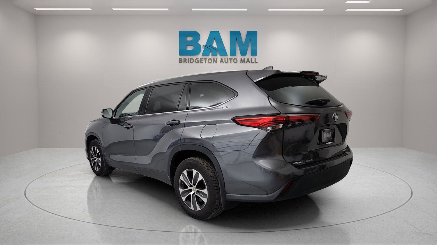 Used 2021 Toyota Highlander XLE image 10