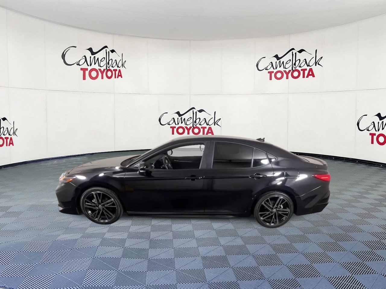 Used 2025 Toyota Camry XSE FWD image 7