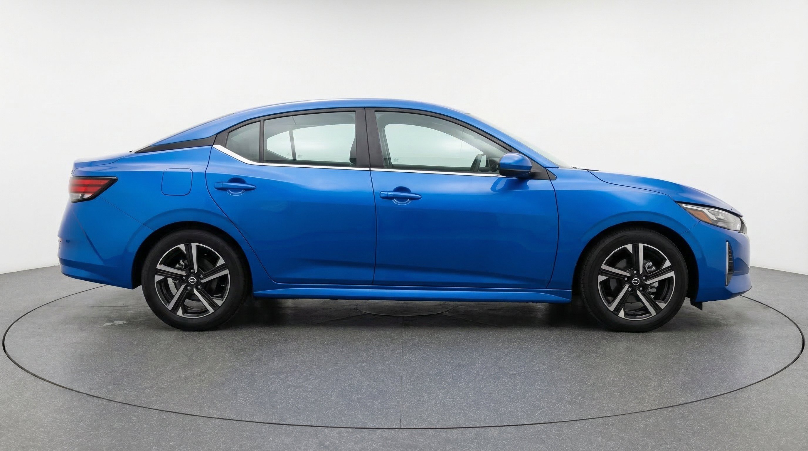 Used 2025 Nissan Sentra SV FWD image 11